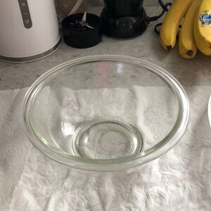 Pyrex mixing bowl